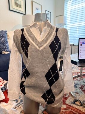 Derek Heart Gray and Black Argyle V-Neck Sweater Vest